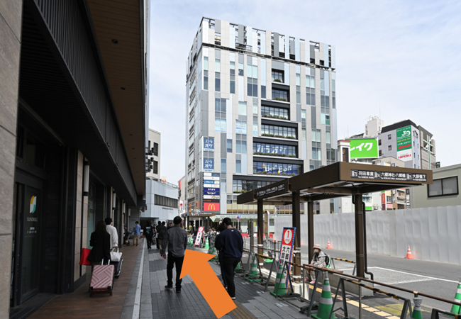 マクドナルド様の看板に向かって直進します。