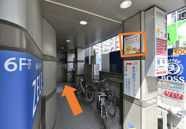 エレベーターまでお進みください。